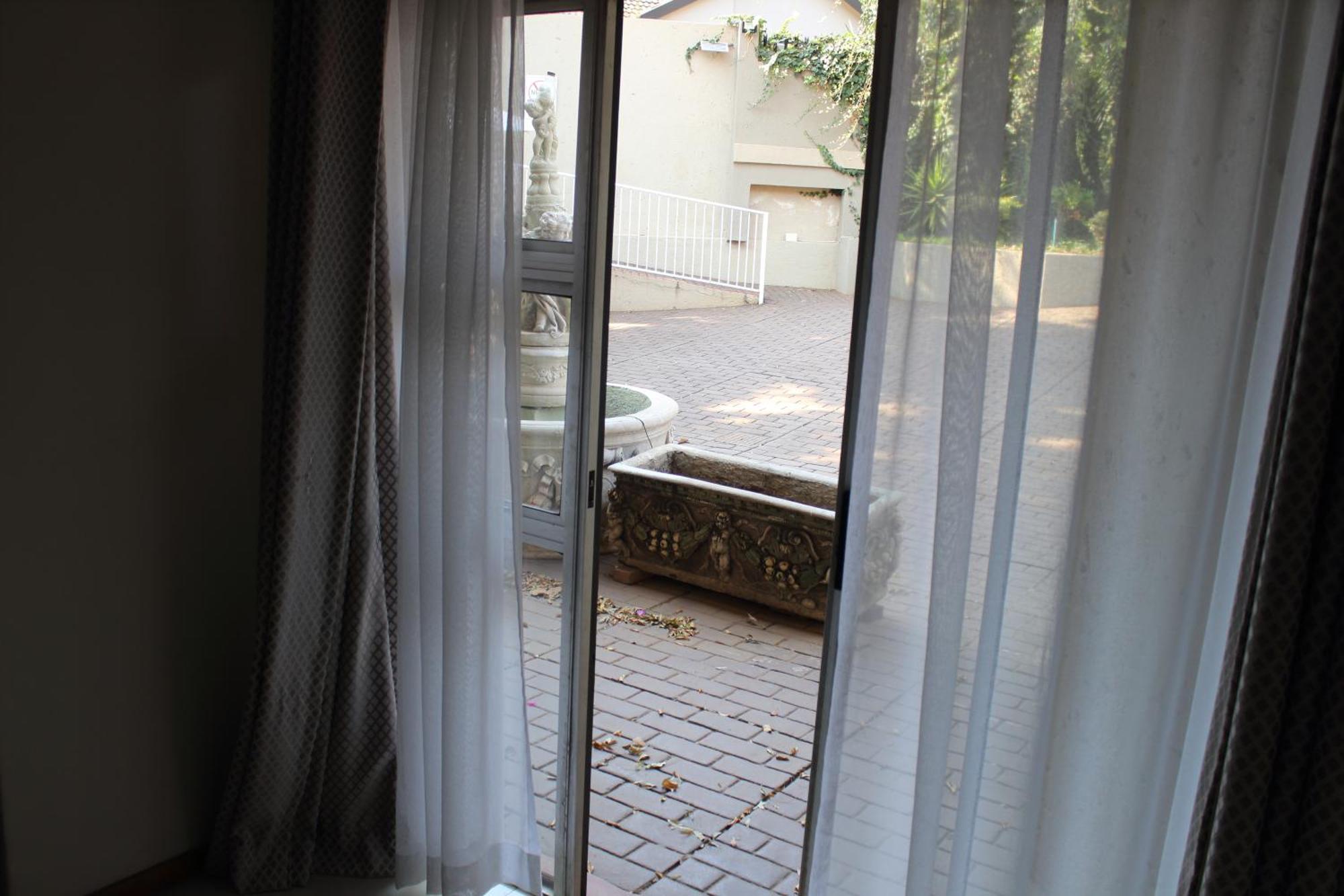 Purple Olive Guest House Преторія Екстер'єр фото
