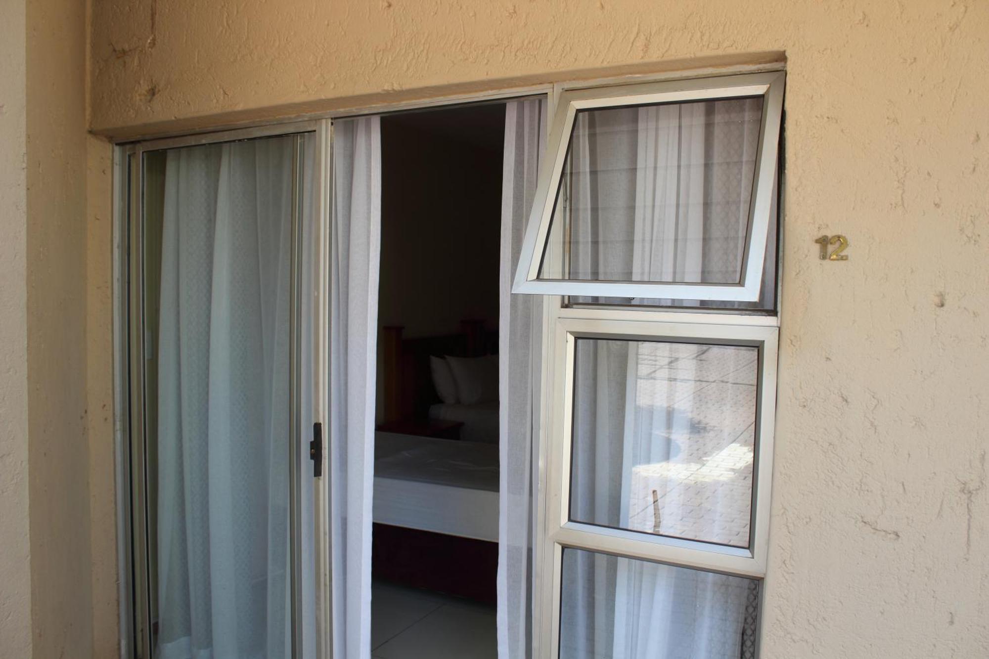 Purple Olive Guest House Преторія Екстер'єр фото
